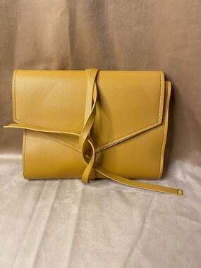 Glass Ladder & Co. Katherine Tech Organizer Roll in Honey
